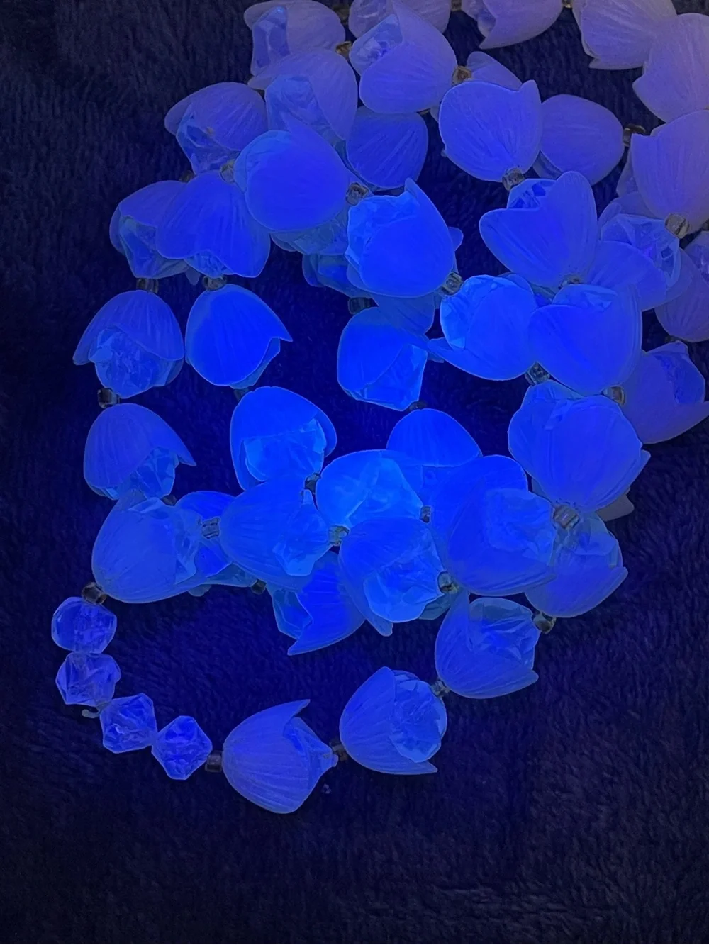 Vintage plastic flower bead long necklace glows fairycore